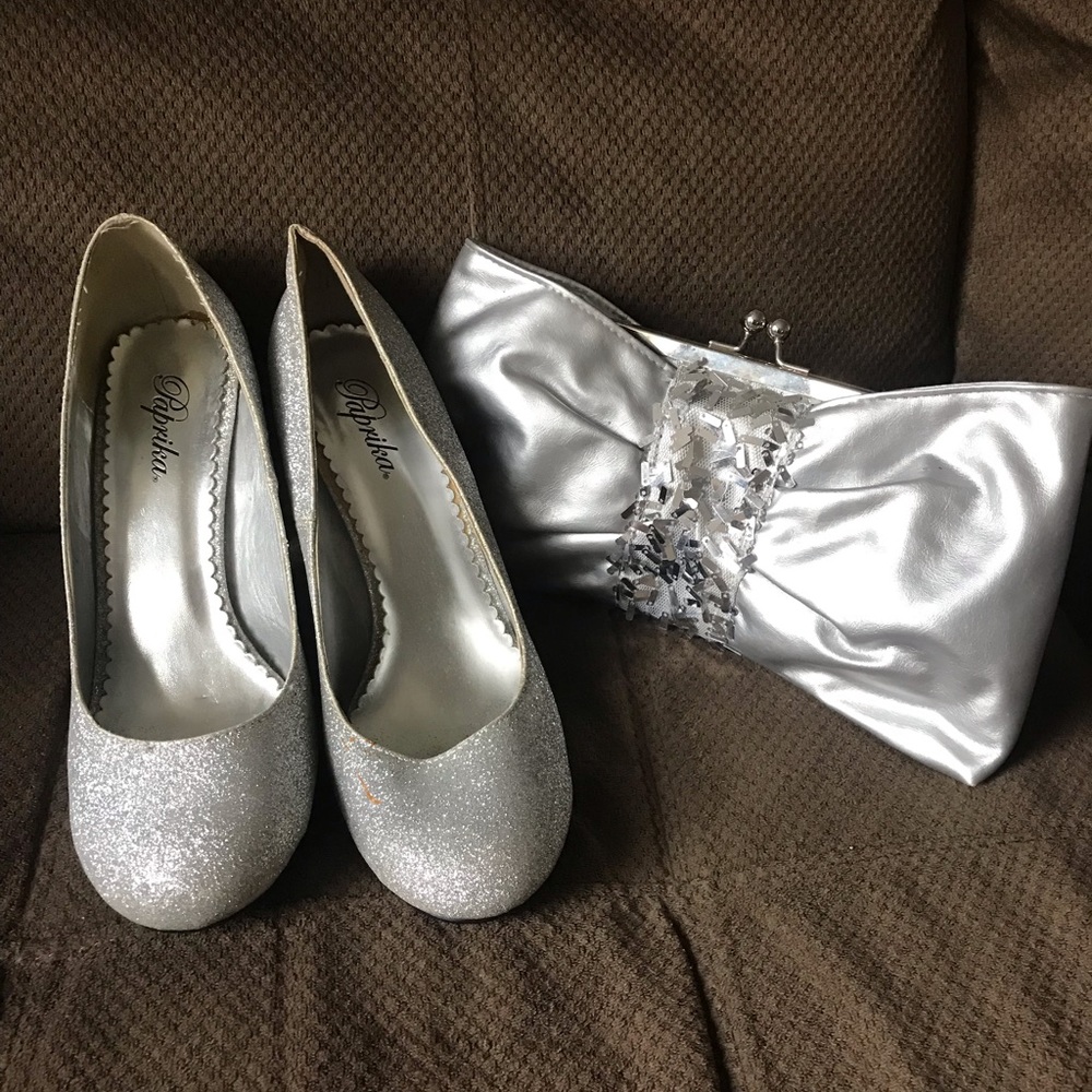 7 1/2 Glitter Silver Shoes with matching purse